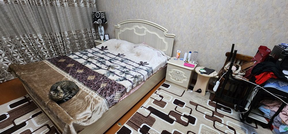 Продам спальный гарнитур
