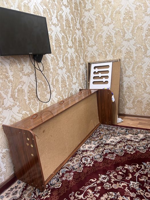 Bolalar kravati sotiladi. Ustida lulkasi bor.