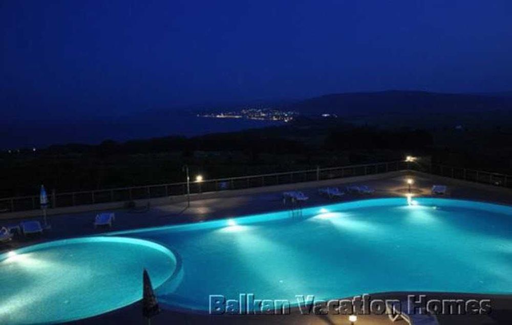 Тристаен апартамент с невероятна морска панорама в Бяла