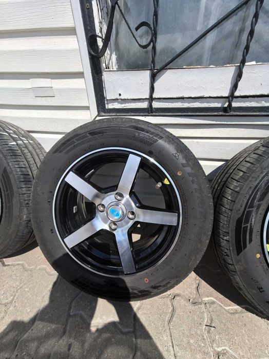Продам диски с резиной комплект