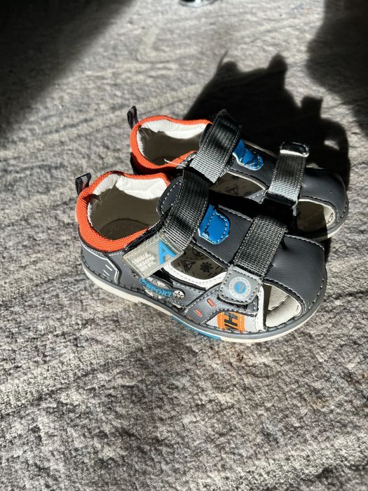 Продам сандали мальчику