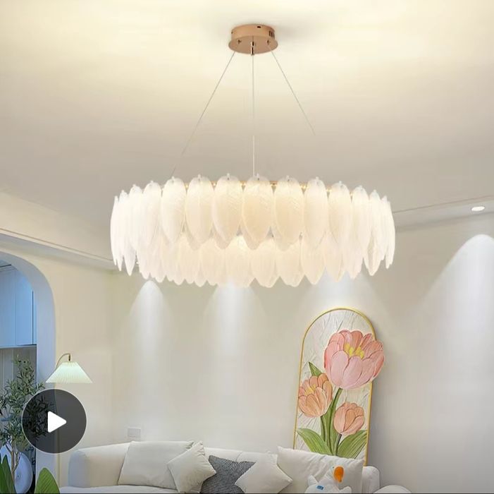 Люстра белая новая