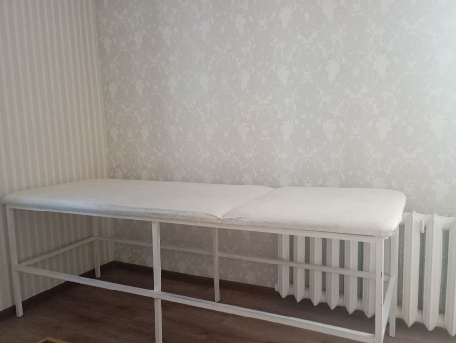 Срочно продаю кушетку