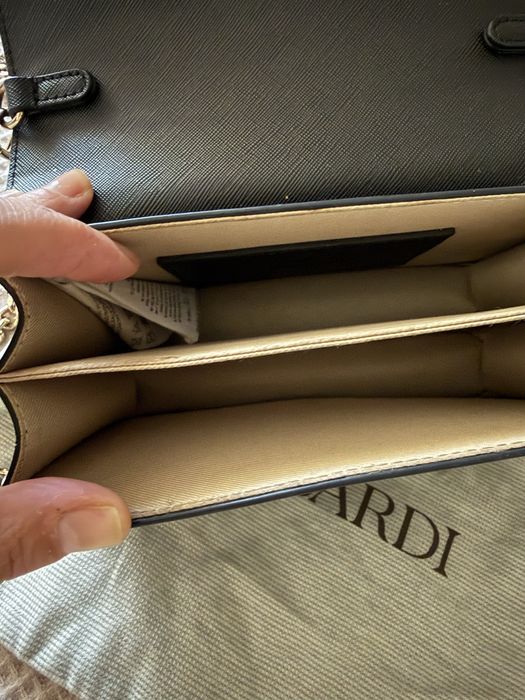 Малка черна чанта TRUSSARDI
