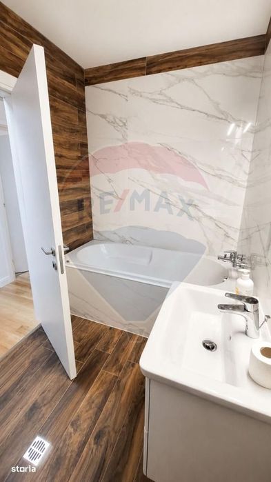 Apartament cu 4 camere de închiriat- Piata Constitutiei