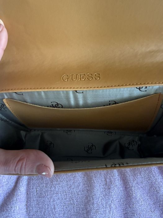 Чанта Guess чисто нова
