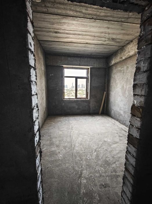 Новостройка, кирпич, рынок чорсу, метро тинчлик, версаль ≈ 104 кв.м