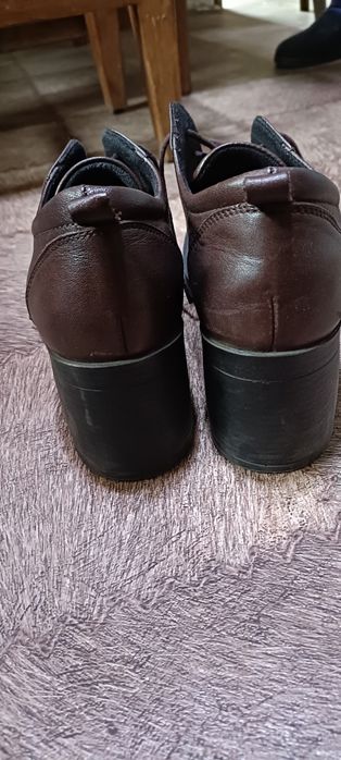 Ботильоны коричневые продам