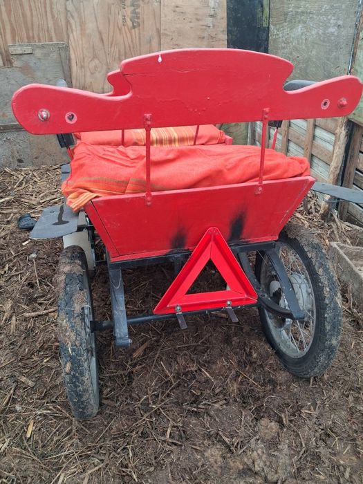 Vând doua hamuri și o birjă pentru ponei