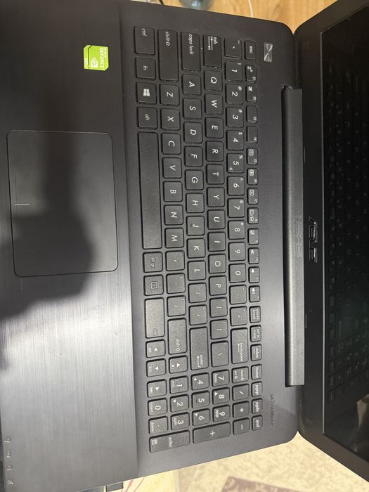 Laptop ASUS  windows 10 pro  licenta permanenta