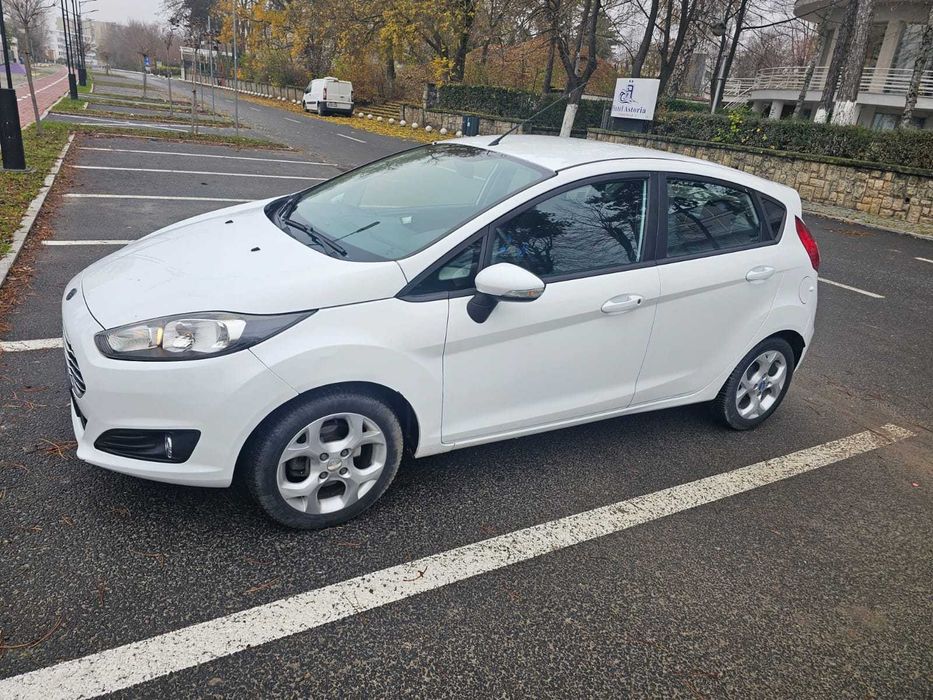 Vând Ford Fiesta 2014