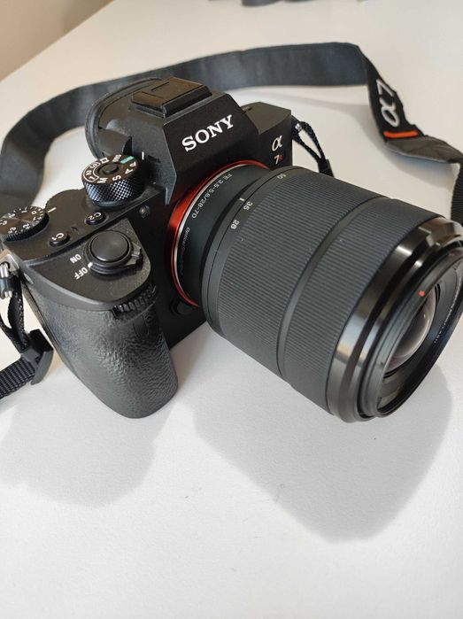 Продавам Sony A7III + обектив 28-70mm f/3.5-5.6 OSS