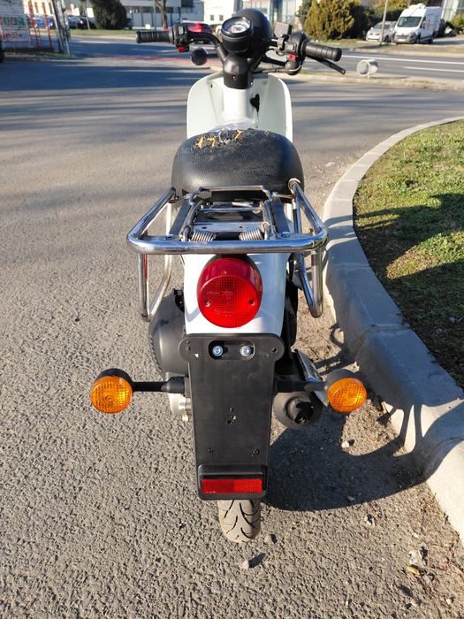 Scuter Honda SKY 50.