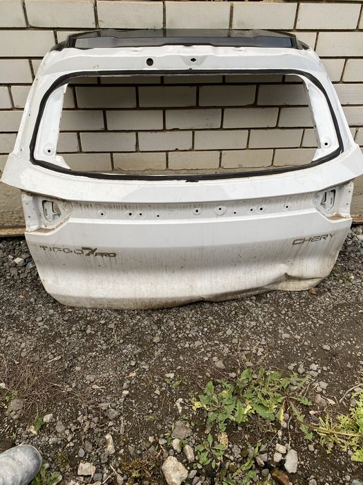 Продам крышку багажника