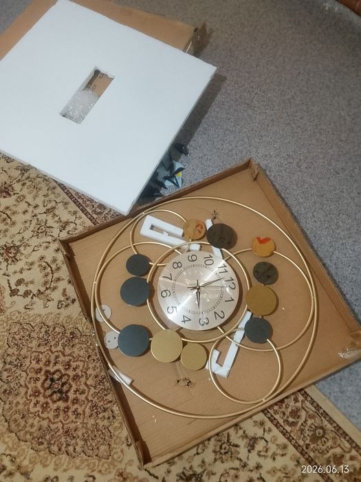 Срочно продам часы настенные