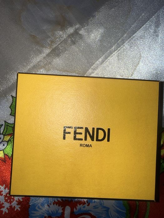 Продавам оригинална малка кутия на fendi