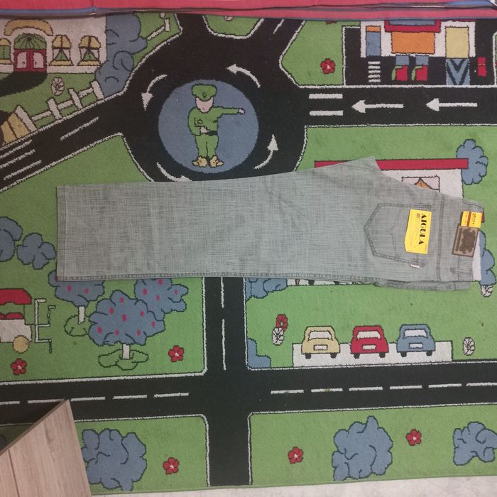 Продам джинсы новые мужские