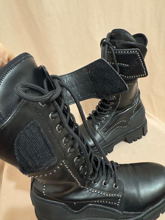 Ghete Guess negre de piele cu ținte