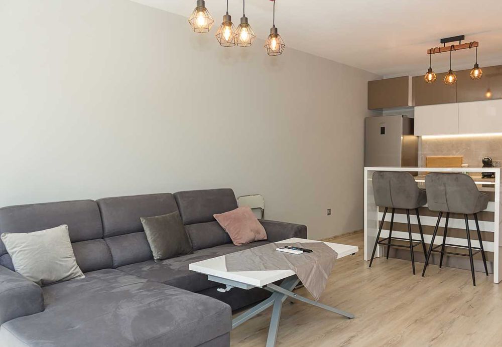 Дава се под наем Двустаен апартамент в к.к. Св.Св. Константин и Елена - 60 кв.м за 650 € - Снимка #3