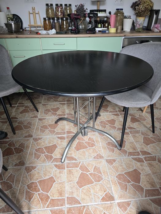 Masa rotundă negru