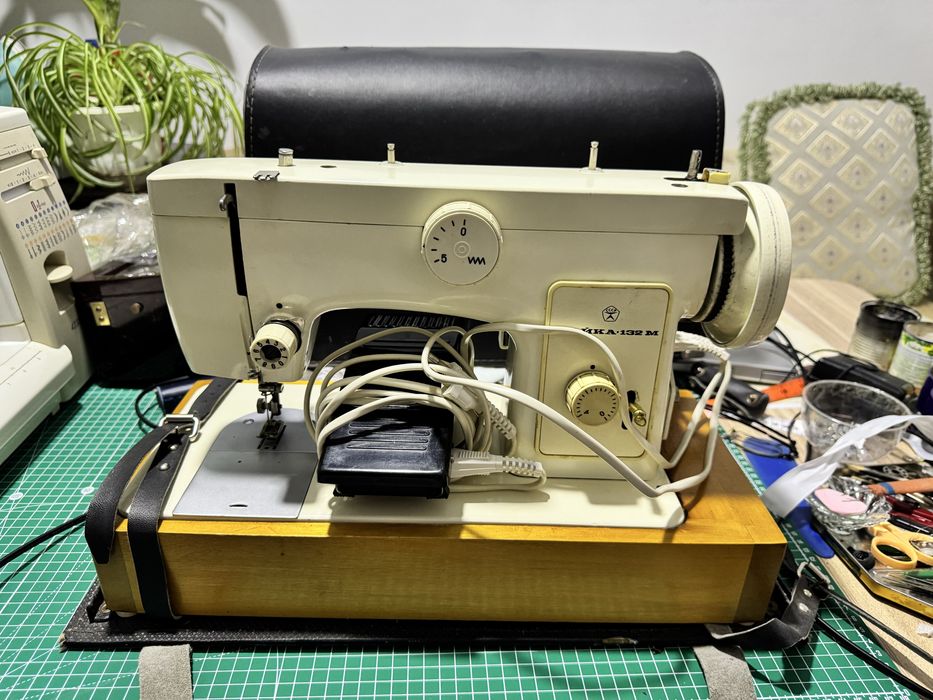 Швейная машинка Чайка