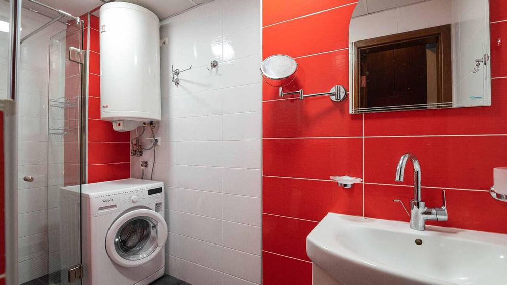 Дава се под наем Тристаен апартамент в Бургас, Център - 107 кв.м за 1020 € - Снимка #4