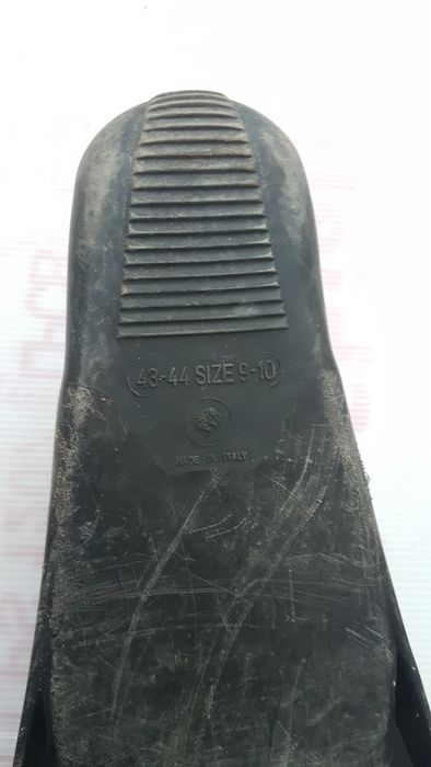 Продавам плавници