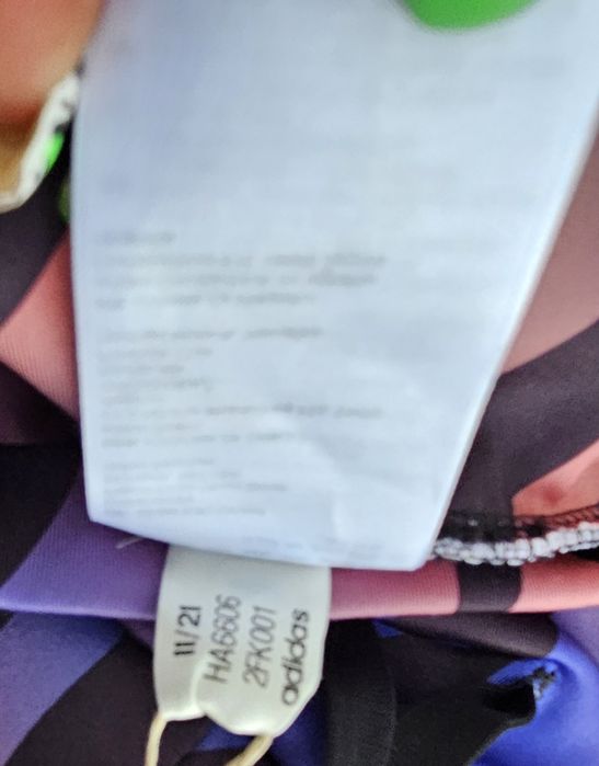 Adidas оригинален дамски клин нов  Л размер