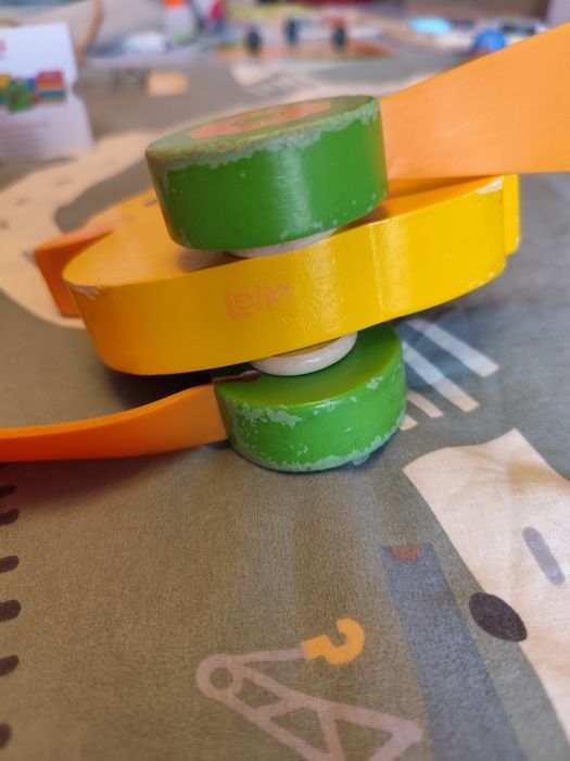 Дървени играчки- буталка Lelin, сортер Goki, влакче, "играещи фигурки"