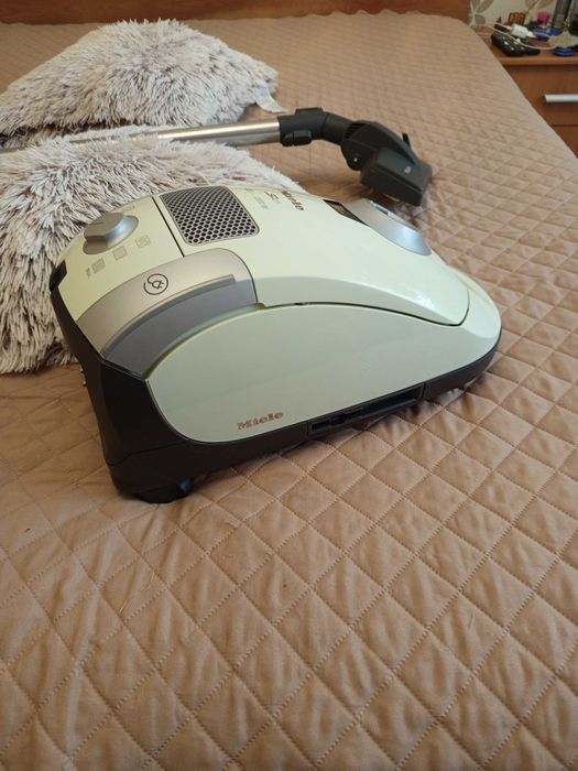 Прахосмукачка Miele S4211