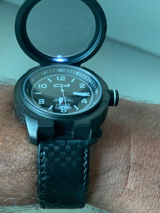 Carbon 14 тактически часовник с лупа и фенерче .