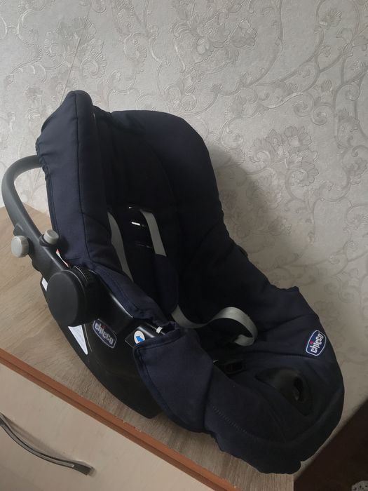 Продам автокресло до года