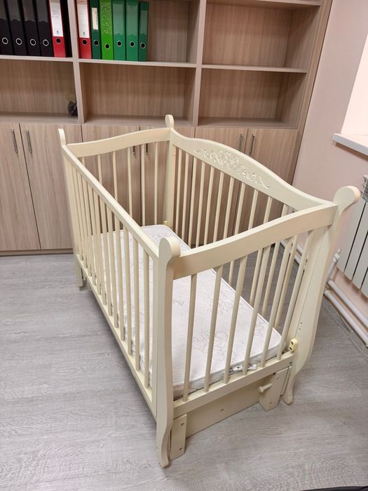 Детская бежевая кровать