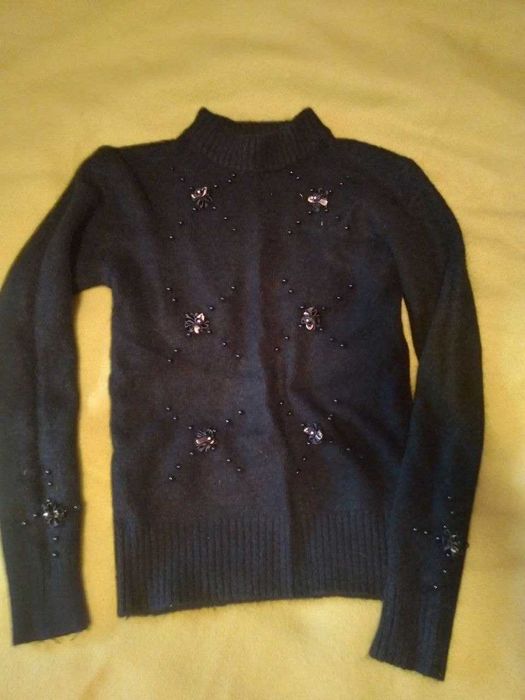 Кофта пуховая с вышивкой