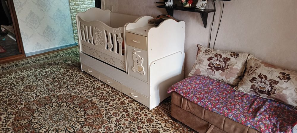 Детская кровать новая почти