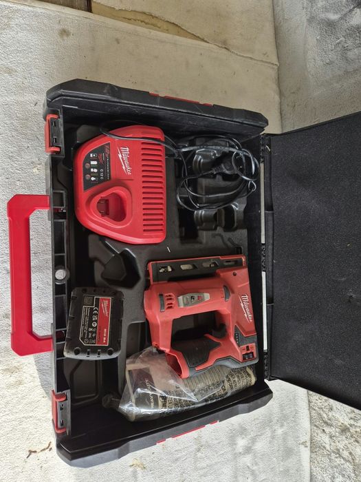 Capsator Milwaukee M12  BST