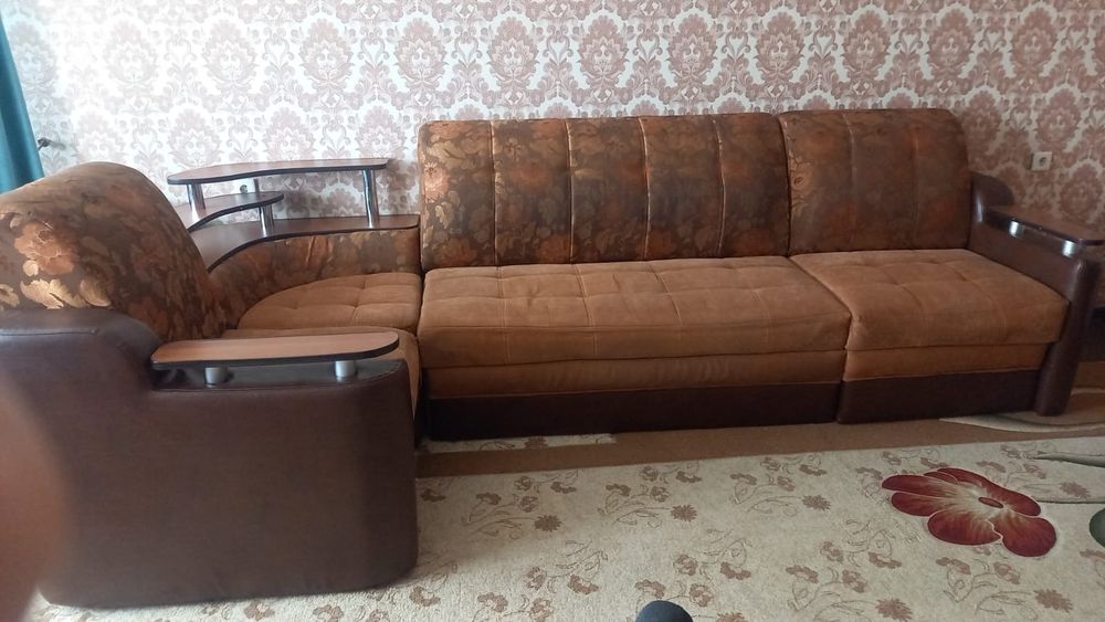 Мебел диван для гостий