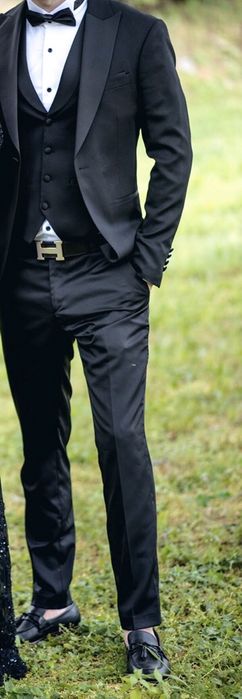 Костюм тип смокинг