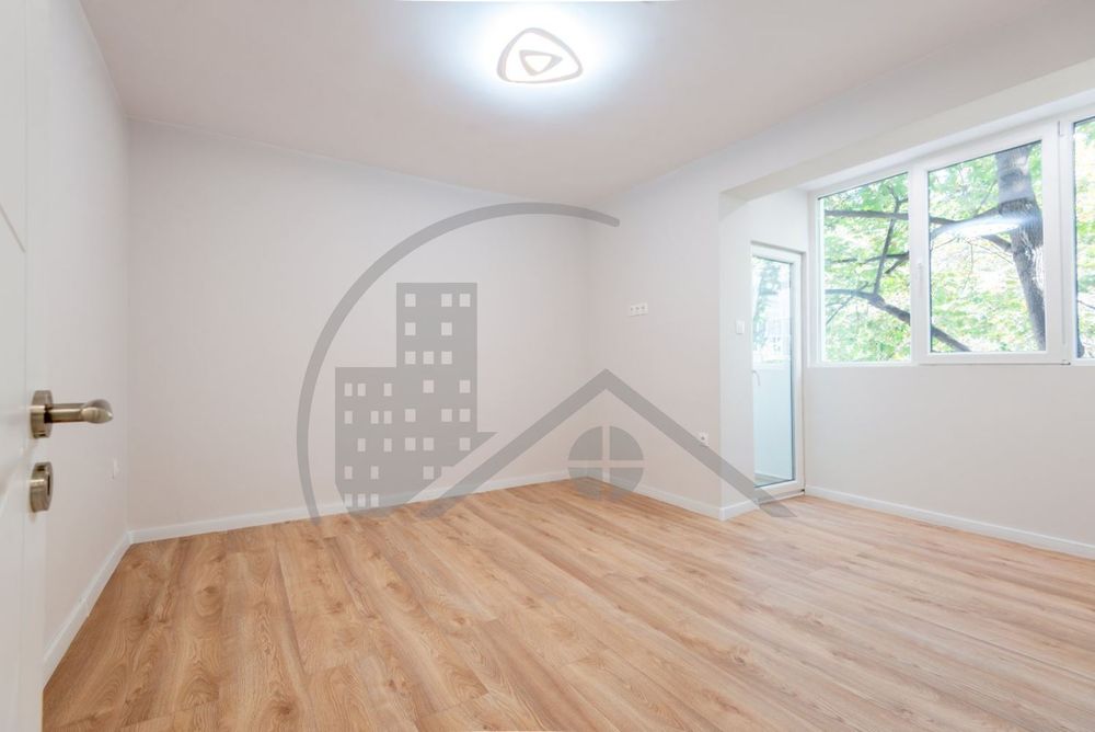 Продава се Тристаен апартамент в Варна, Спортна зала - 85 кв.м за 1590 €/кв.м - Снимка #4