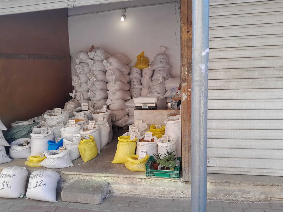 Продавам жито царевица  Колхозен пазар Варна пшеница царевица