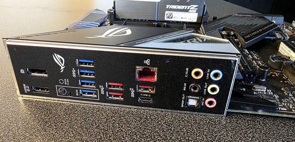 Placa de baza ASUS X570-F, CPU AMD 5950X, RAM 64 GB