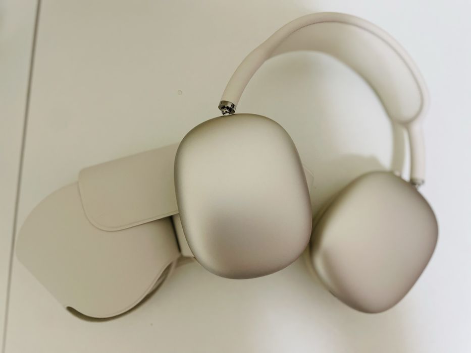 AirPods Max б/у почти новый
