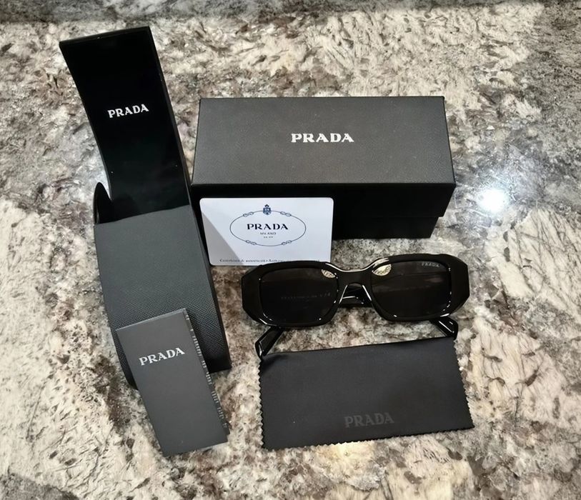 Vand ochelari prada sigilati/ poza este doar un exemplar