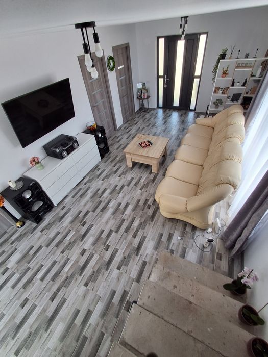 Casa noua ,în comuna Budești, sat Bercioiu la 16 km de centrul orașului Rm Valcea