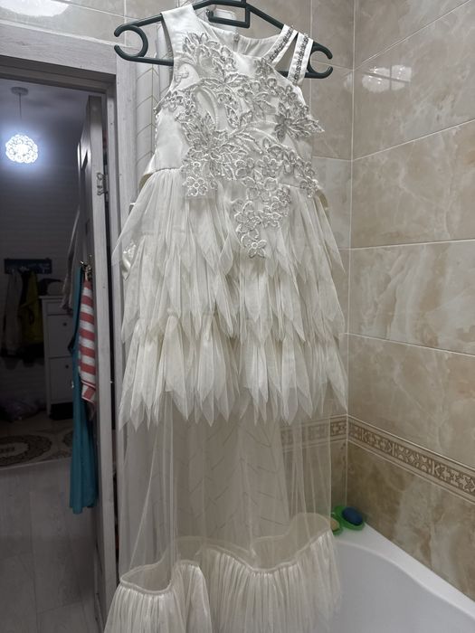 Продам детское белое платье на 8-9 лет