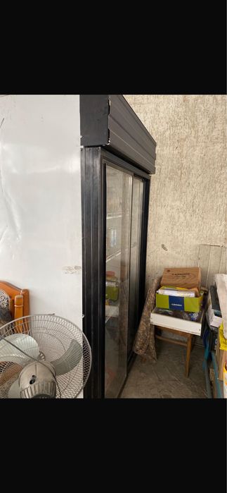 Продам витриный холодильник