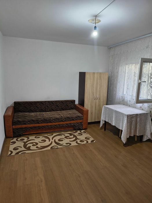 Ofer garsoniera spre închiriere