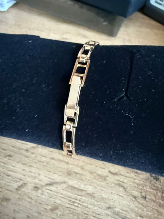 Продаю золотые часы.