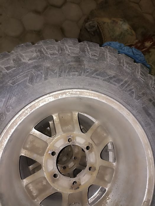 Шины летние продам  с дисками на ниссан патрол