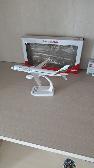 Самолет макет Herpa Snap Fit Bulgaria Air и Jet2 1 към 200